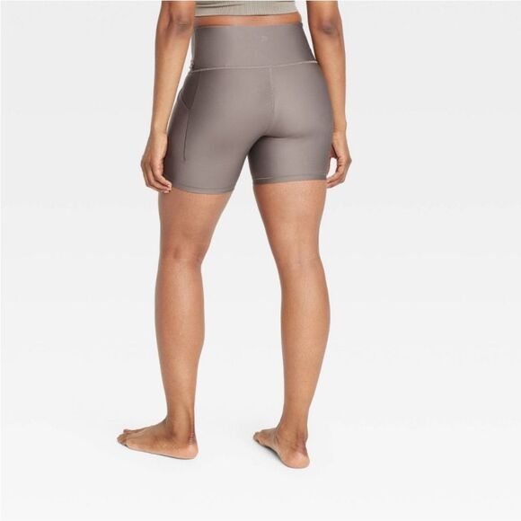 All in motion Effortless Support Women's High-Waisted pocket Bike Shorts size L - Picture 4 of 5